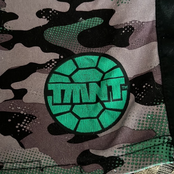 Boys size 7 used hem loose in ninja turtle but wearable - Picture 3 of 7